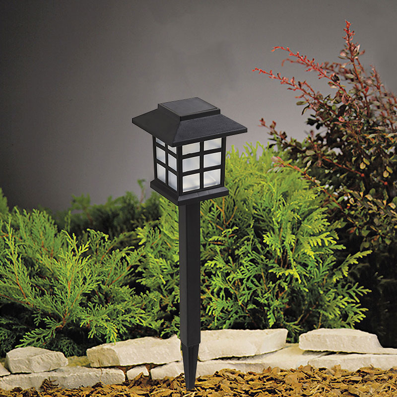 Solar Garden Spike Light Makes Your Garden Beautiful