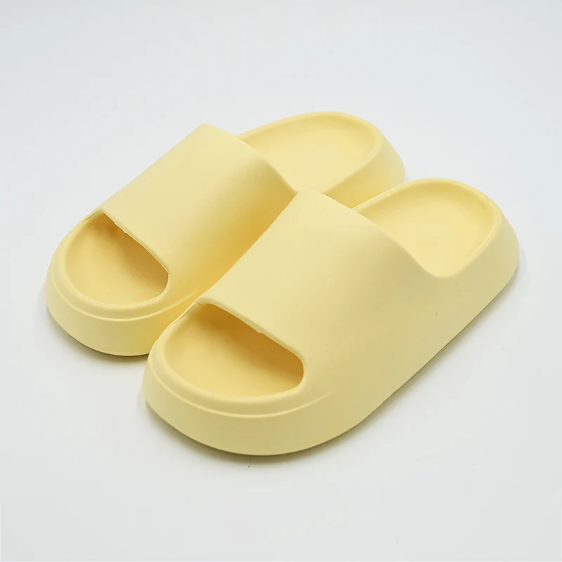 Why Are Solid Color Slippers Becoming a Go-To for Relaxed, Everyday Wear?